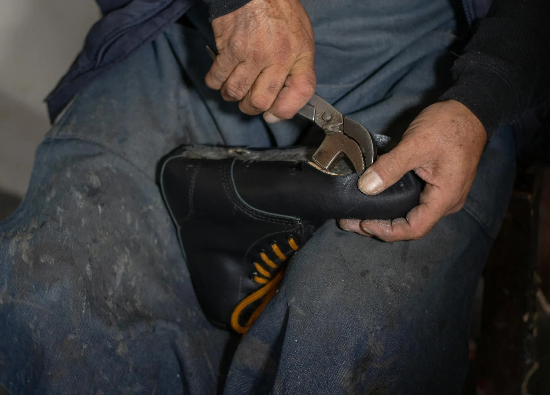 Cobbler using lasting pliers